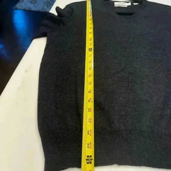 Calvin Klein Black Gray 100% Extra Fine Merino Wool V Neck Sweater Sz M - Picture 5 of 5